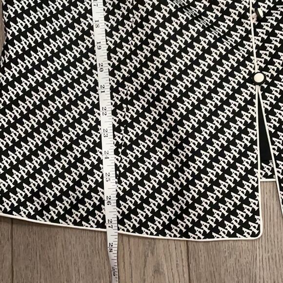 Adrianna Papell Woman Black Classic White Logo Monogram 100% Silk Blazer Size 24 - Picture 7 of 8